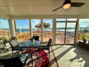 Lakefront Oasis: Private Dock, Sunroom+Deck, Games - Image 2