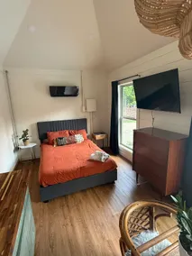 Cozy Private Pool House 20 mins from Downtown - Image 2
