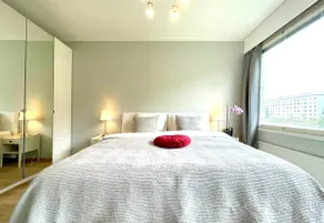 Spacious City Apartment Near Nature & Metro - Image 4