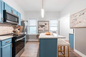 Gold & Bold | Luxe 3BR City Stay - Image 3