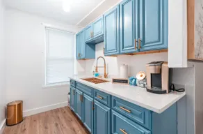 Gold & Bold | Luxe 3BR City Stay - Image 2