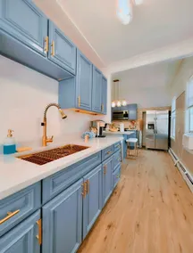 Gold & Bold | Luxe 3BR City Stay - Image 4