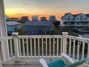 2BR Retreat/ Steps to Beach + Stunning Sunset - Image 3