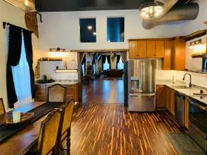 The Penthouse on Main Street (sleeps up to 6) - Image 2