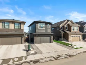Bright | 2 Bdrm | Walkout | Sleeps 5 | Pets |3 Bed - Image 2