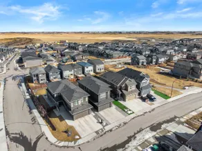 Bright | 2 Bdrm | Walkout | Sleeps 5 | Pets |3 Bed - Image 4