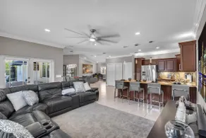 4BR Luxury Pool Home in Miami Lakes Fully Equipped - Image 5