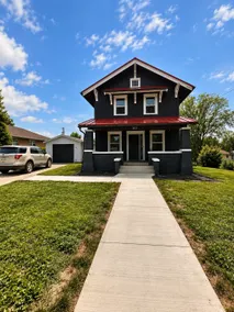 Cozy 4BR • Close to Downtown • Group Friendly - Image 2
