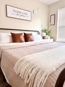 ~King Bed ~Quiet~Centrally Located - Image 3