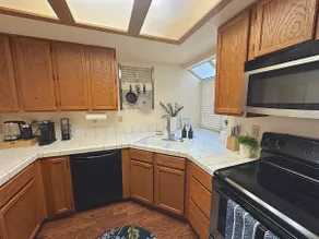 Bright & Clean 2BR Near Everything - Image 5