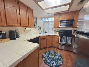 Bright & Clean 2BR Near Everything - Image 4