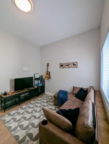 Cozy Private Suite in Westhills - Image 4