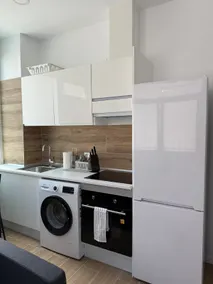 Stylish Flat Near Madrid Metro & Shops - Image 5