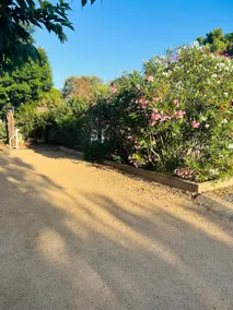 Large garden • Beach on foot 200 m • A/C • Parking - Image 5
