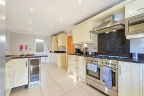 Skyward house 5BR & 3BR, Next to NEC BHX - Image 4