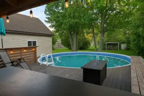Mar's Tiki Escape – Pool & Bar - Image 3
