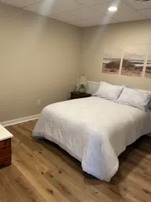 New guest home on 7 acres. - Image 5