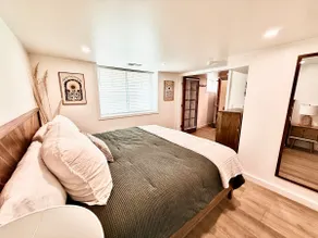 Cozy Walkable Bungalow - Image 4