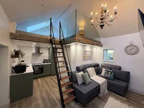 Holly Cottage Cozy Loft - Image 2