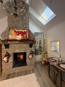 Holly Cottage Cozy Loft - Image 5