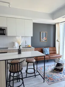 Modern 1BR Condo in Port Credit – Steps to Lake - Image 5