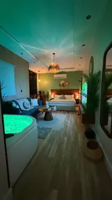 Spacious M5 suite for relaxation with Jacuzzi and massage (self check-in) - Image 2