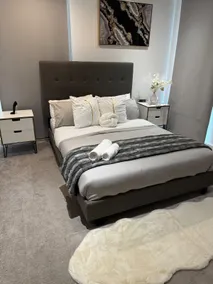 Stylish 2-Bed Apartment by Manchester City Cente - Image 2