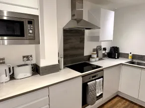 Stylish 2-Bed Apartment by Manchester City Cente - Image 3
