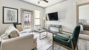 Landing | Beautiful 2BD, Courtyard, Pool - Image 2