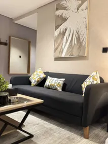Elegant hotel studio - Image 3