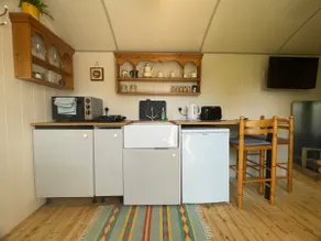 Large Shepherd’s Hut With Garden - Image 5