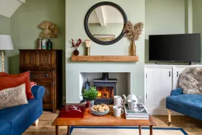 NEW Garden Cottage, log burner, parking, central - Image 2