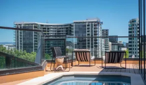 Stylish Canberra CBD Apartment for 6 - Image 5