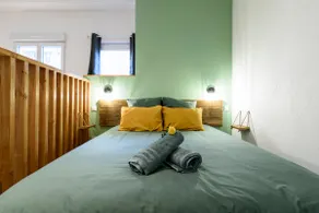 Large downtown studio • Terrace & parking - Image 3