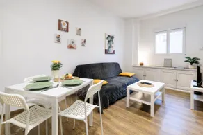 Large downtown studio • Terrace & parking - Image 4