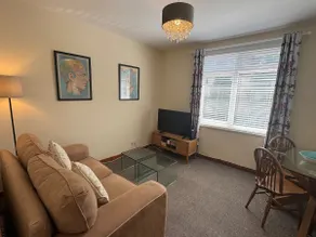 First-Floor Portsmouth Flat | Cozy & Pet Friendly - Image 2