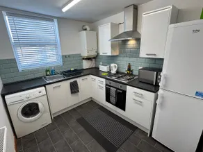 First-Floor Portsmouth Flat | Cozy & Pet Friendly - Image 3