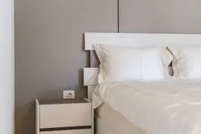 Spacious 1 BR Premium Apartment with Free Parking - Image 5