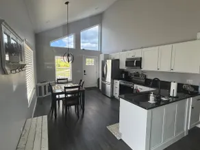 Entire home, 3 bedrooms, 4 beds, 2 baths, views - Image 3