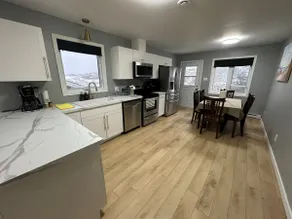 Modern 4BR Furnished Home | WiFi, Washer/Dryer - Image 4