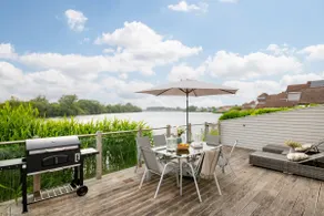Firefly Lodge - Lakeside Cotswold Stay with Kayaks - Image 5