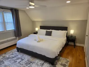 Luxury 3BR home in prime location in West Hartford - Image 4
