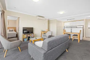 Executive Apartment, Parking, Pool in Perth - Image 3