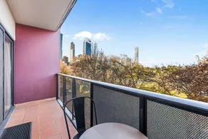 Executive Apartment, Parking, Pool in Perth - Image 5