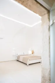 The House of Petrone - Image 3