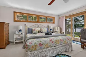 Beautiful 4bd Family Lake House w/ Docks and Views - Image 4
