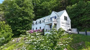 The Riverfront Boathouse (Very Secluded) - Image 2