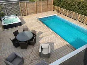 Nice house with pool and good location - Image 3
