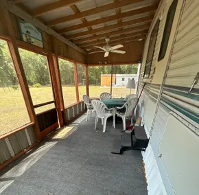 Quiet Vintage RV 15 min to The Villages and Ocala - Image 4