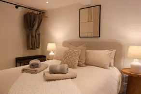 Loom Cottage – Stylish Heritage - Image 2